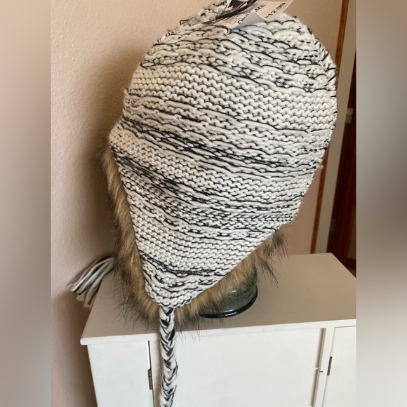 NWT Rue21 Deadstock Y2k Fur Lined Knit Hat with Braids - Picture 3 of 6